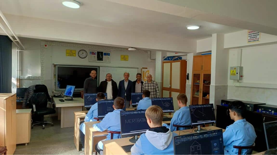 KARACABEY MESLEKİ VE TEKNİK ANADOLU LİSESİNE  BİLGİSAYAR LABORATUVARI DESTEĞİ